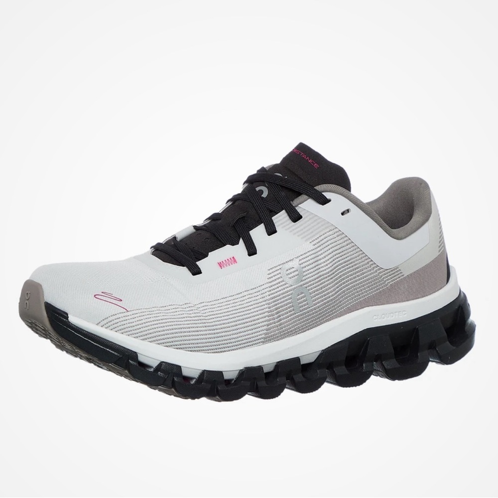 On CloudFlow 4 Distance Women’s Size 9 Limited Edition!